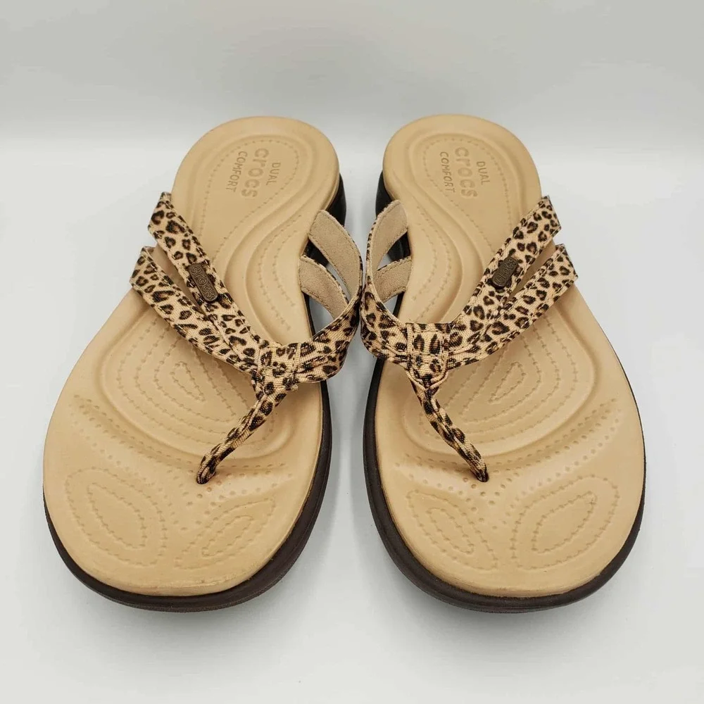 Crocs Capri Leopard Print Strappy Sandals Women's Size 8 Tan Comfort Flip Flop - Picture 2 of 8